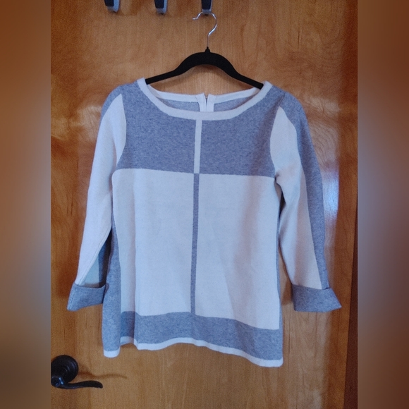 assorted sweaters - Picture 10 of 14